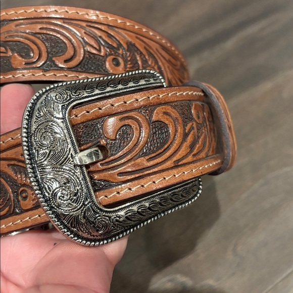Montauk Genuine Leather Tooled Western Rodeo,filigree buckle,single stitch edge - Picture 4 of 10